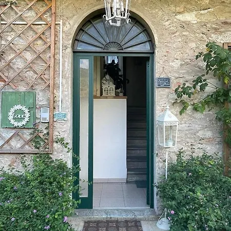 La Maison De Nada ピエトラサンタ
